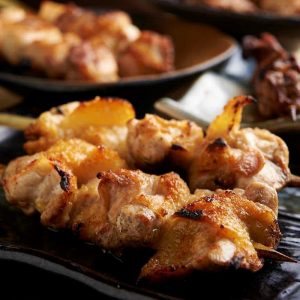 焼き鳥をはじめ人気の鶏料理が食べ放題で楽しめる蕨の居酒屋「とりいちず」